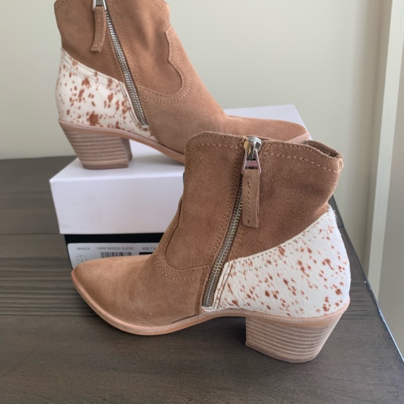 Dolce Vita Senica Dark Saddle Suede Bootie - Picture 2 of 12